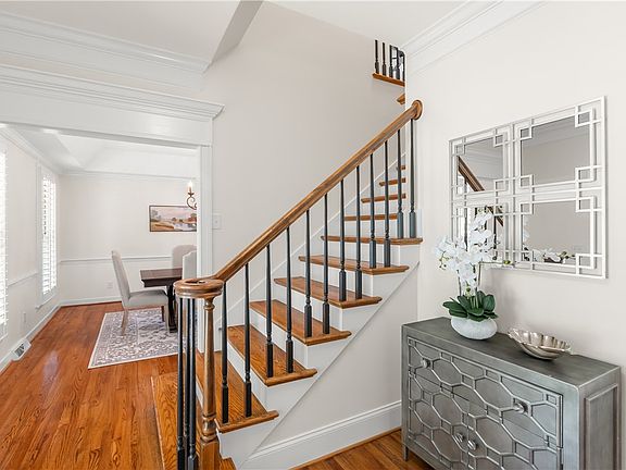2nd image of 312 English Oak Rd
