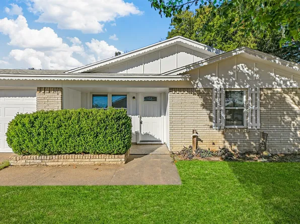 740 Treadwell Dr, Hurst, TX 76053