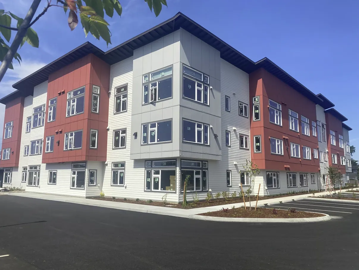 Strawberry Court Apartments — Photo 1