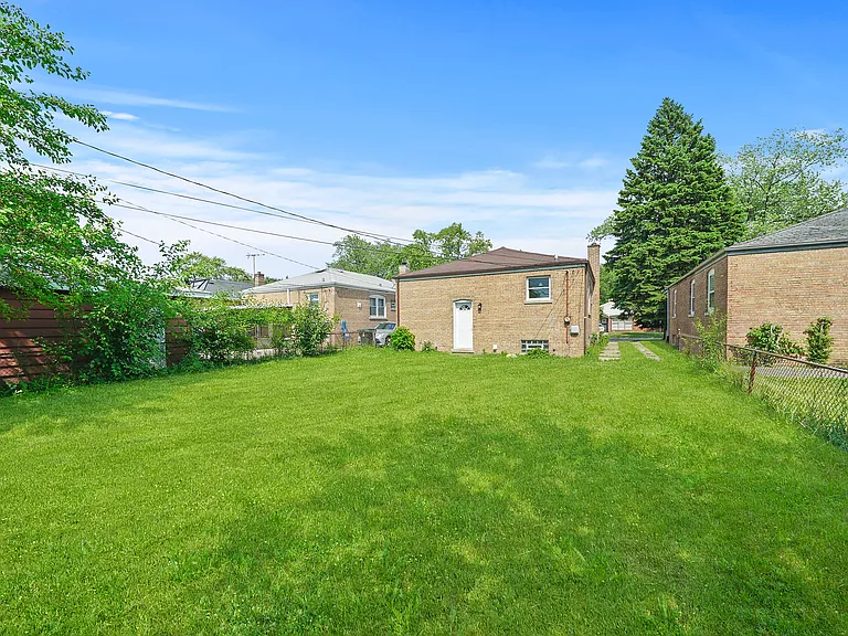15520 Ellis Ave — Photo 17