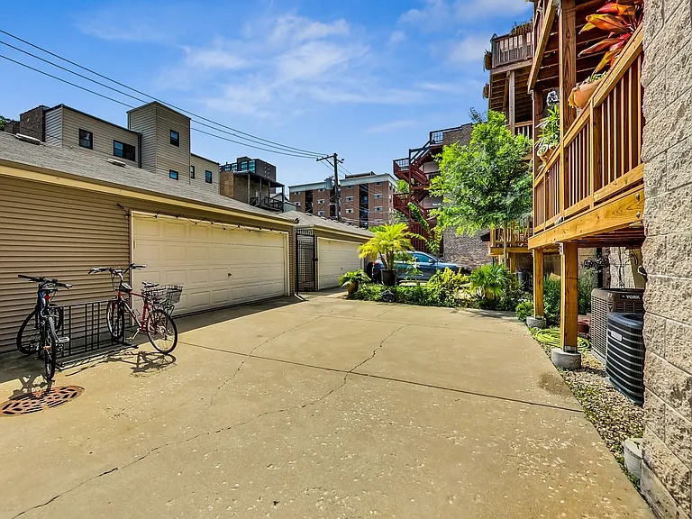 917 W Lakeside Pl #1W — Photo 16