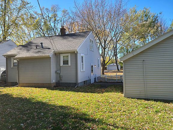 4th image of 3270 Seebaldt Ave