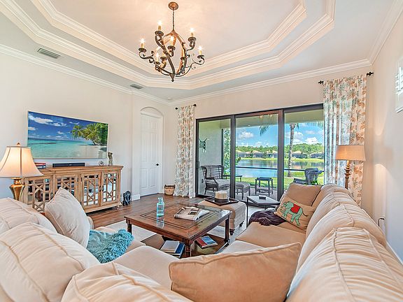 4th image of 9160 Isla Bella Cir