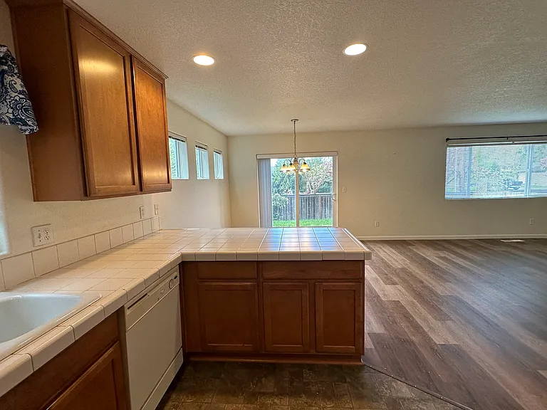 4047 Thoroughbred Ave SE — Photo 44