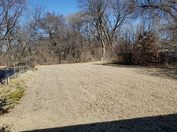 4th image of 2504 NE Heritage Creek Dr