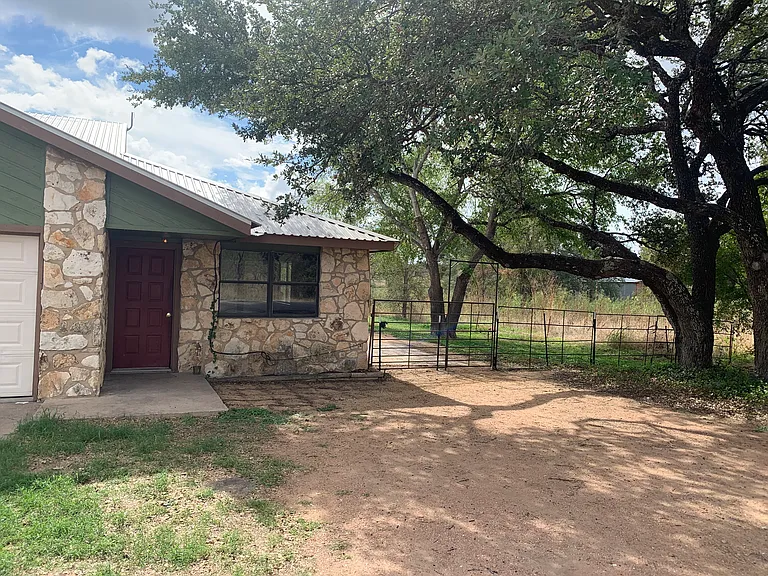 322 Texas Ave #B — Photo 1