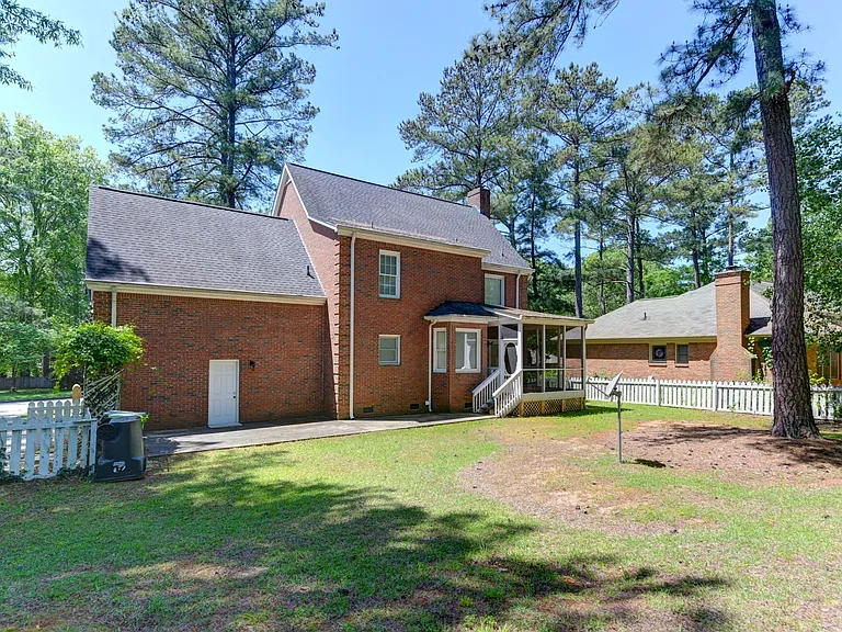 1100 Woodtree Ct — Photo 4
