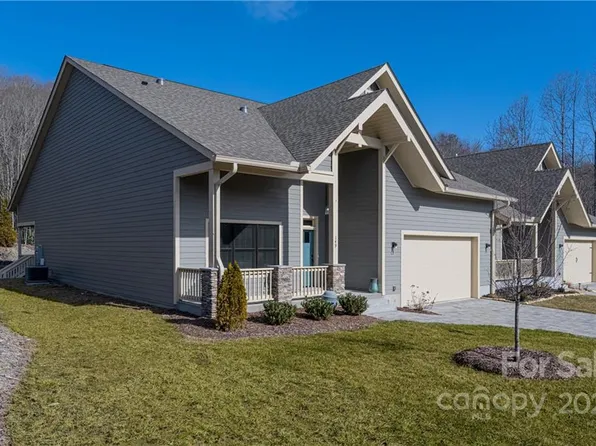 149 Copper Valley Ln, Hendersonville, NC 28739