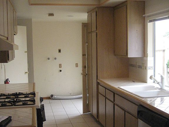3rd image of 1939 Hooper Dr