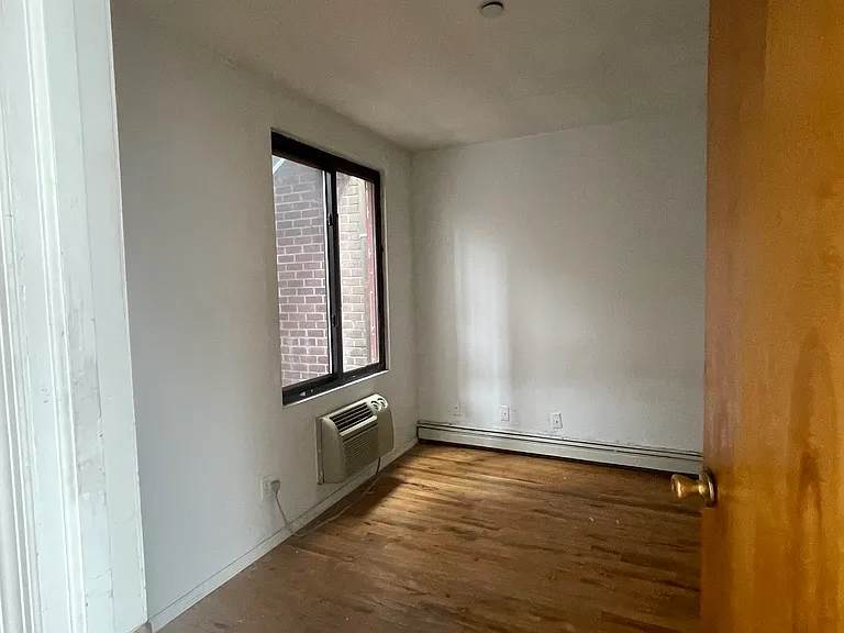 407 W 51st St #A — Photo 2