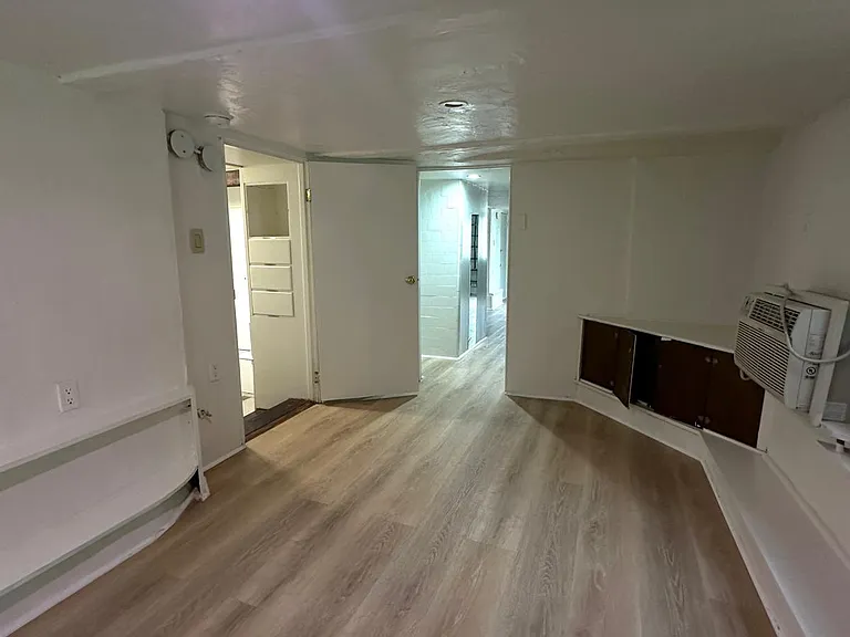 2032 Vista Del Mar St #1 — Photo 8