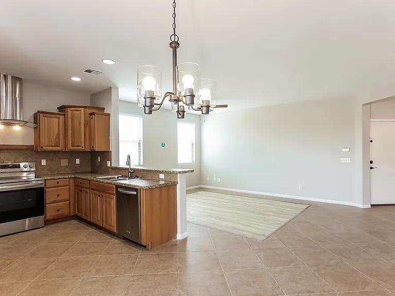 1868 W Wrangler Way — Photo 5