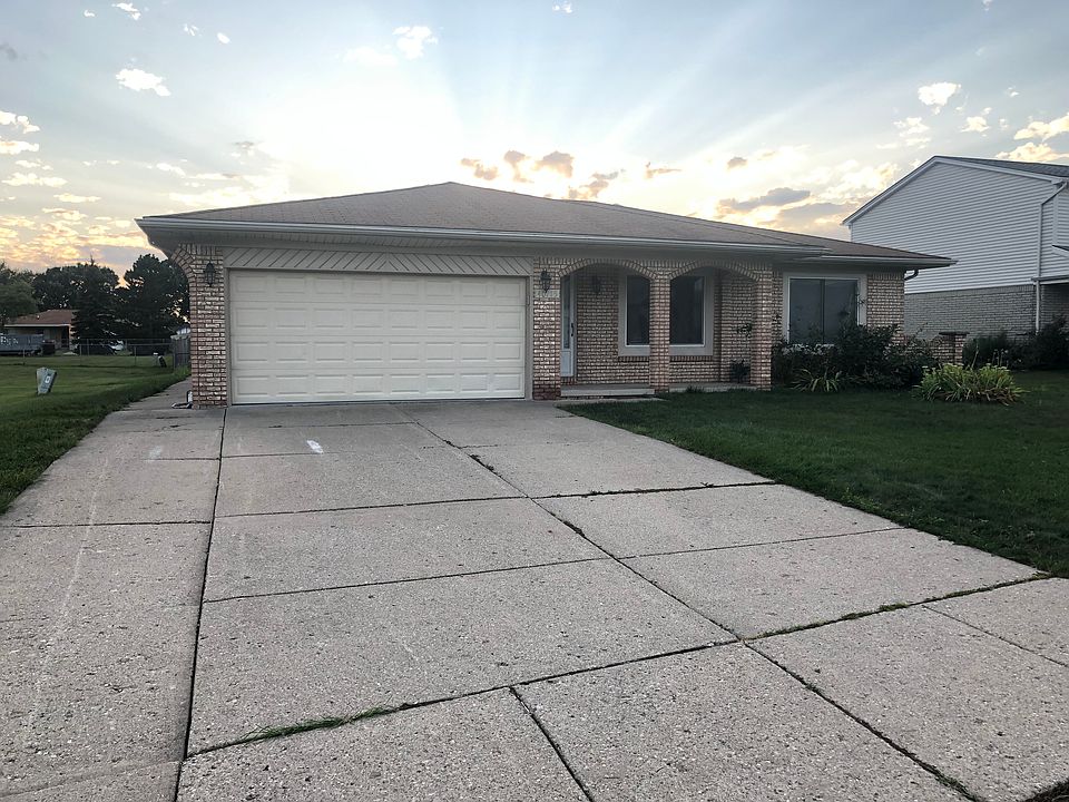 1st image of 40715 Sawyer Dr