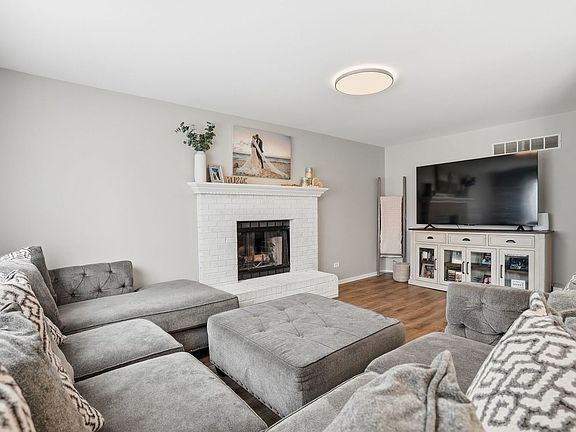 3rd image of 1919 Spring Ridge Dr