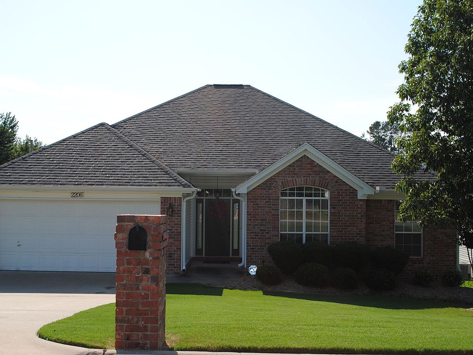 1st image of 2206 Stoney Creek Dr