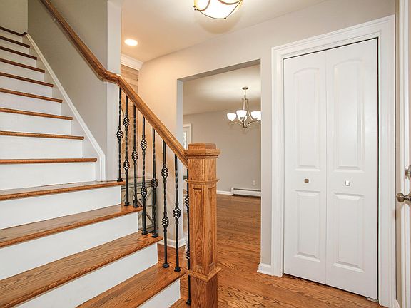 4th image of 125 Crestwood Ave
