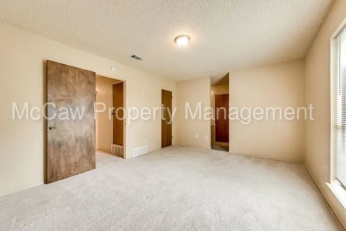 2913 Green Ridge St — Photo 8