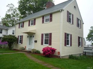 11 Pleasant St, Danbury, CT 06810