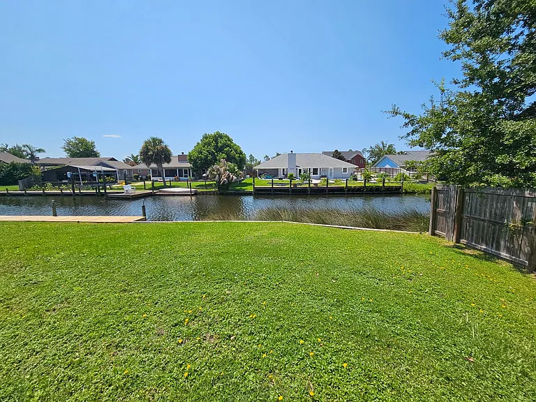2103 Coral Dr — Photo 46