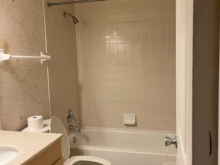 2nd room Bath