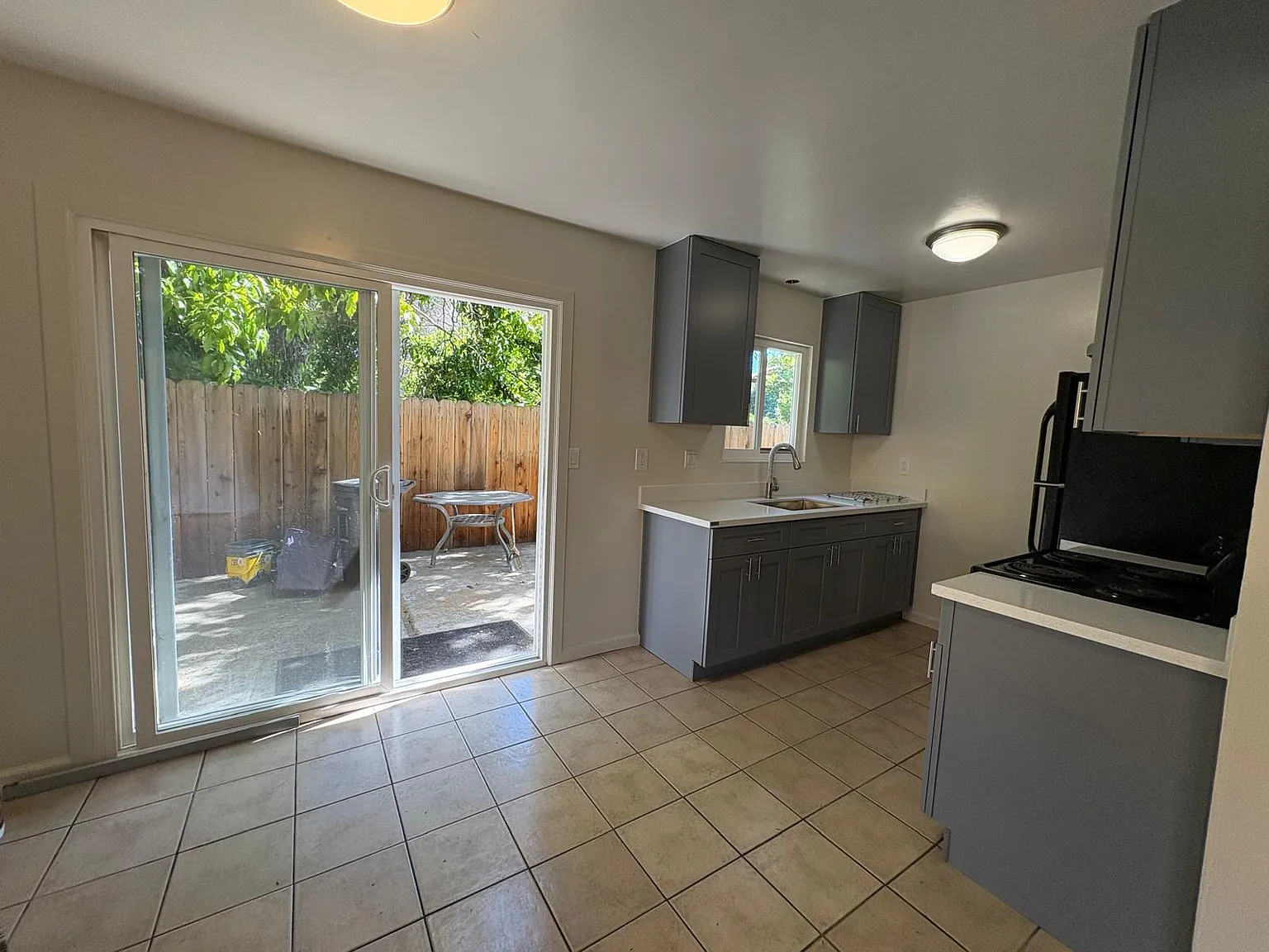 60 Lewelling Blvd — Photo 3