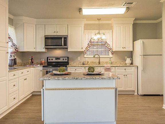 4th image of 3205 Karen Dr