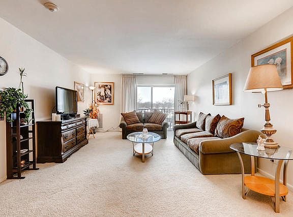 3rd image of 2150 Valencia Dr APT 404A