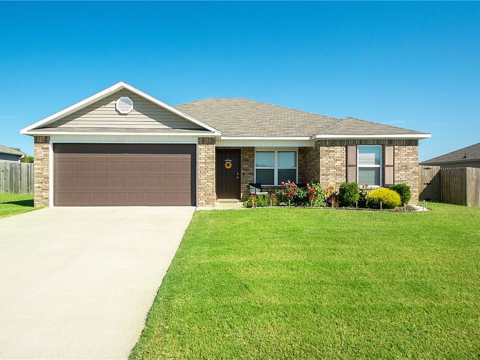 1st image of 809 NW Evans Cir