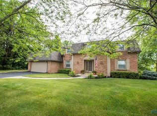 8 Old Coach Rd, Bowling Green, OH 43402