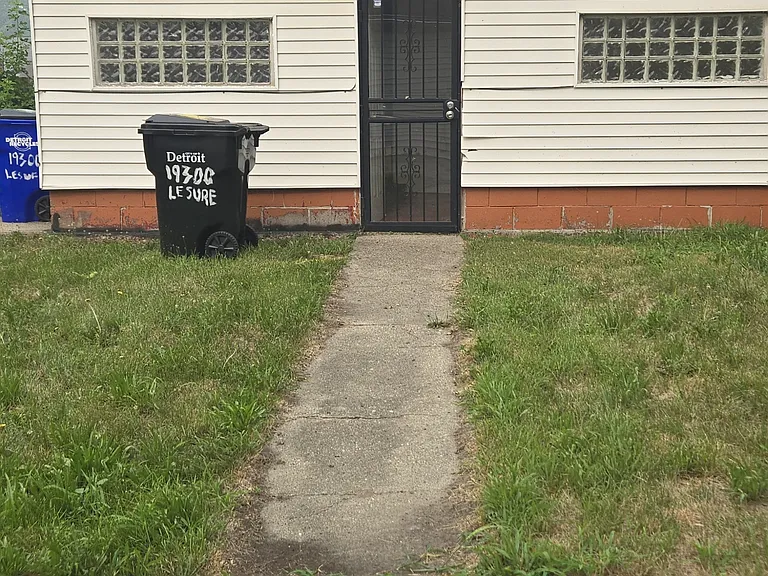 19300 Lesure St — Photo 10