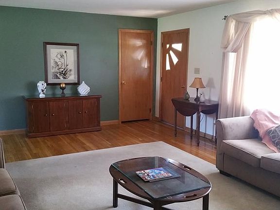 2nd image of 3159 Gretchen Dr NE