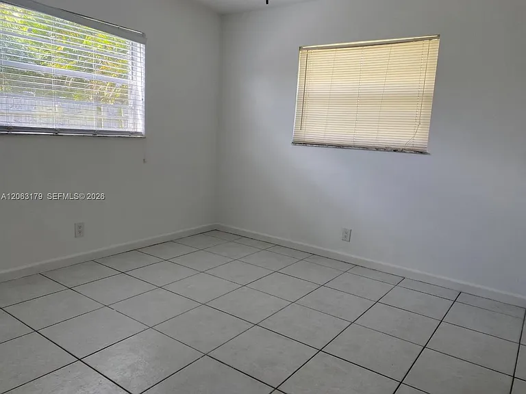 3435 SW 62nd Way #B — Photo 2