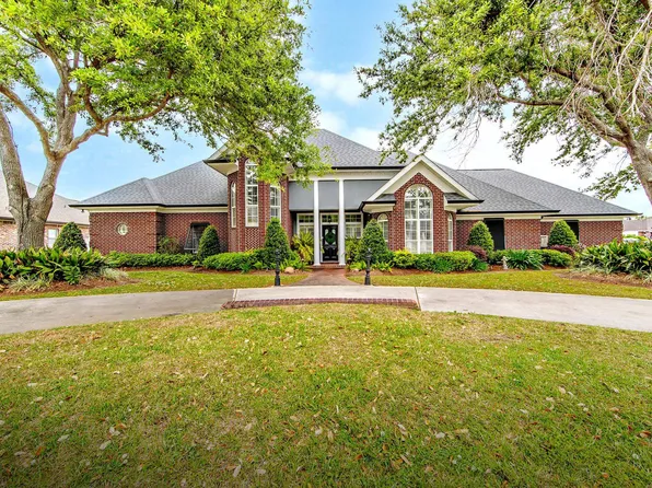 303 Apache Rd, Houma, LA 70360