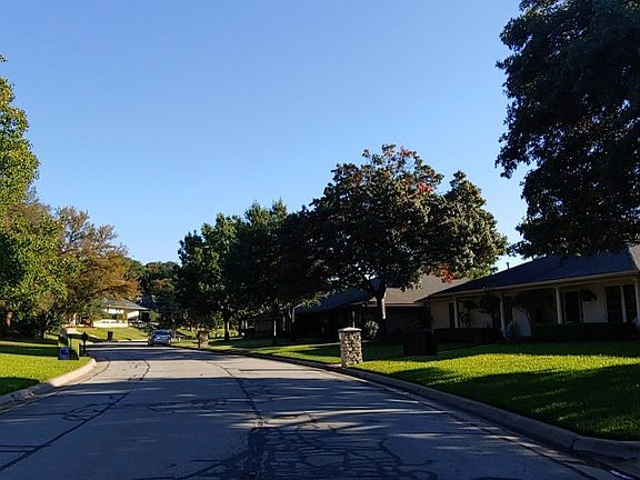 4th image of 806 Loch Lomond Dr