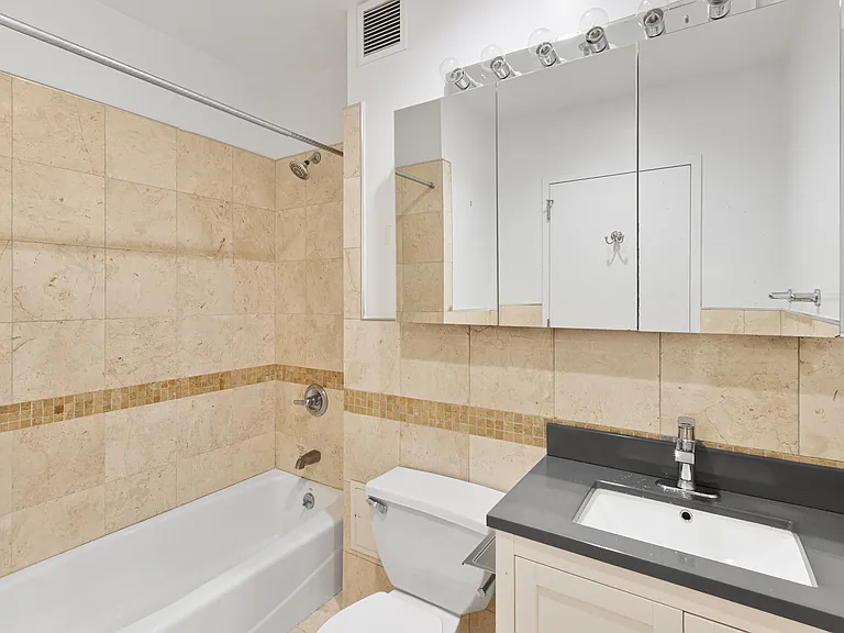 47 Ann St #5R — Photo 8