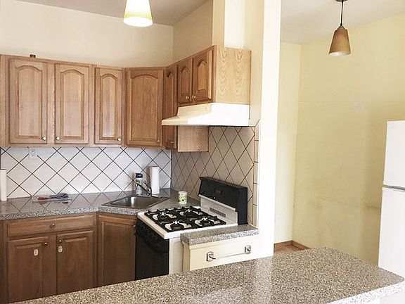 5th image of 702 Leonard St APT 3