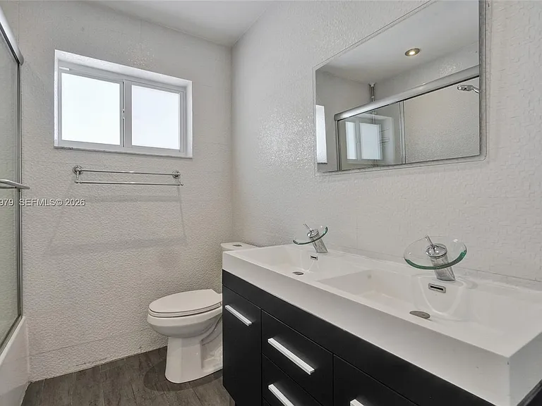 9240 SW 54th St — Photo 15