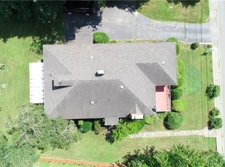 69 Niantic River Rd, Waterford, CT 06385