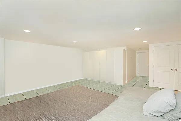 Sold by REMAX Elite | media 16