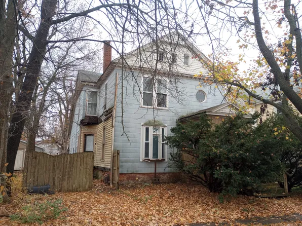 110 W Jefferson St, Clinton, IL 61727