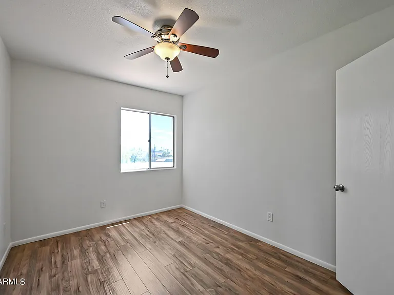 729 E Cochise Dr #B — Photo 17
