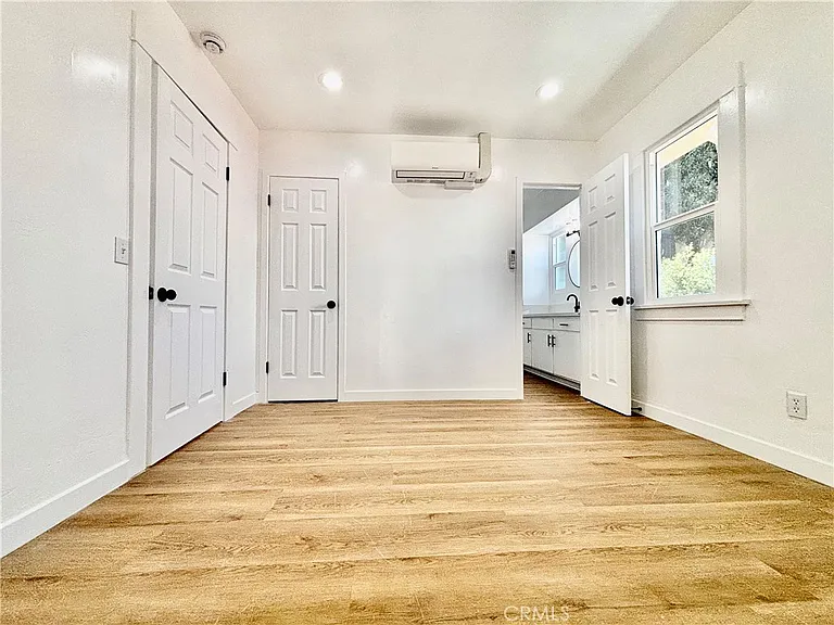 910 Acacia Ave — Photo 10