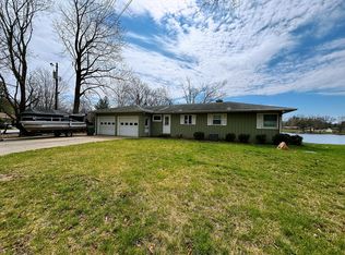 1601 W Point Dr, Mahomet, IL 61853