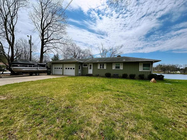 1601 W Point Dr, Mahomet, IL 61853