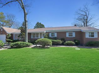 2 Riverdale Dr, Hampton Bays, NY 11946