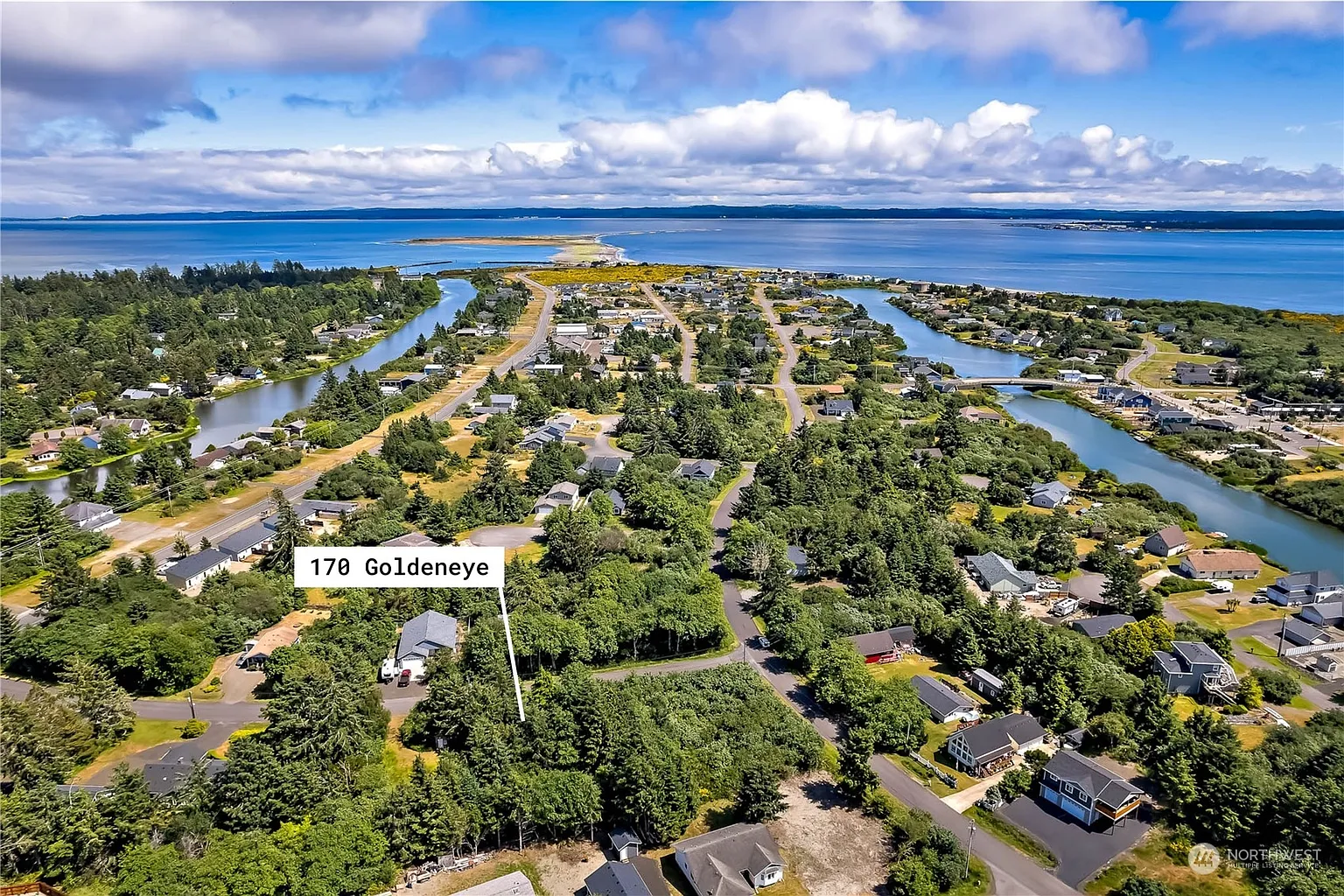 170 Goldeneye Street SW photo 1
