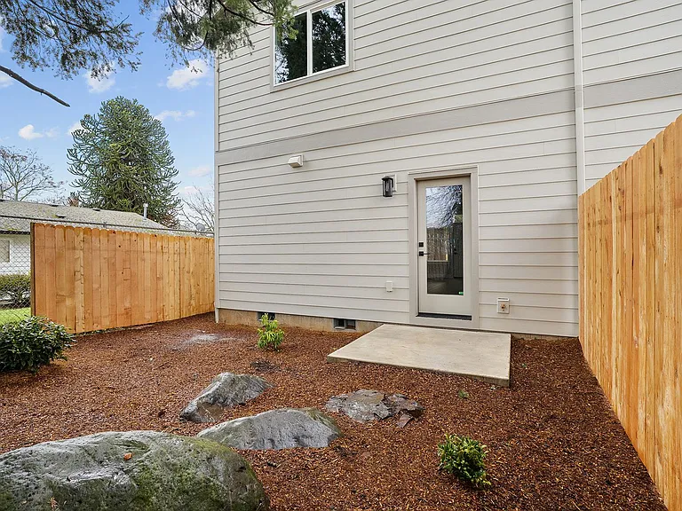 15893 SE Washington Ct — Photo 27