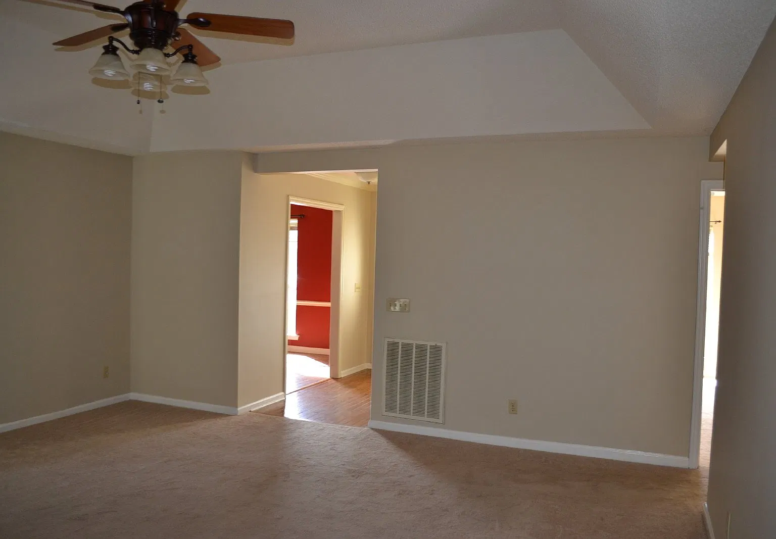 3 bed, 2.0 bath, 1872 sqft, $1,775 — Photo 3