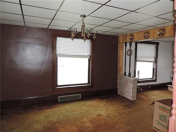 5th image of 940 Barn St