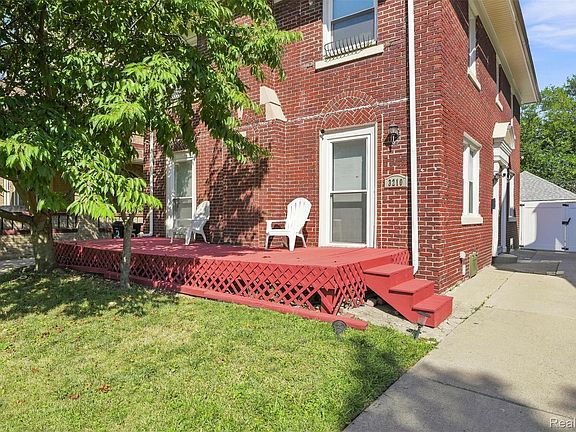 2nd image of 3210 Lawrence St